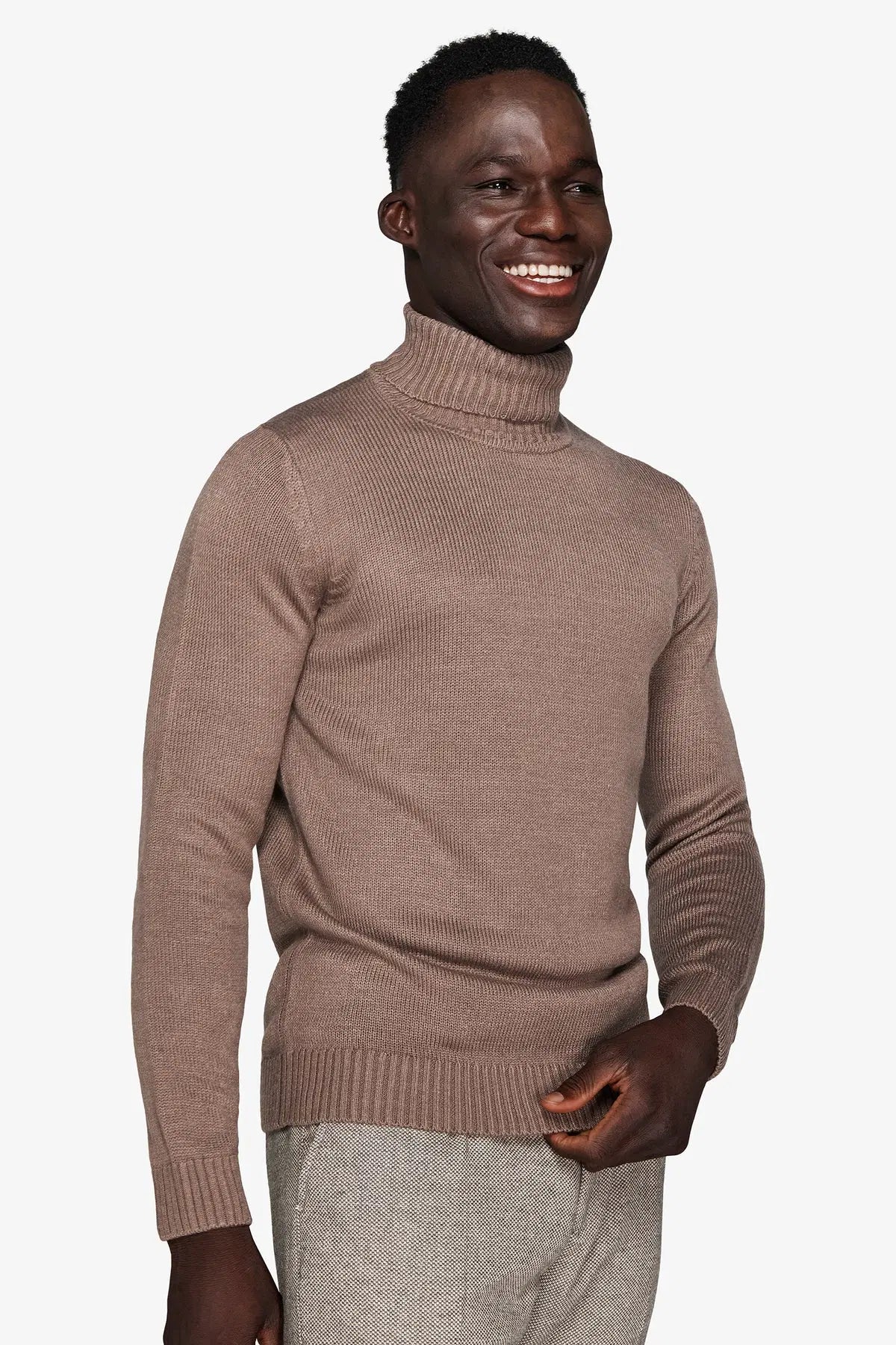 Pulover cu guler pe gât YUTM18-4007 Maro