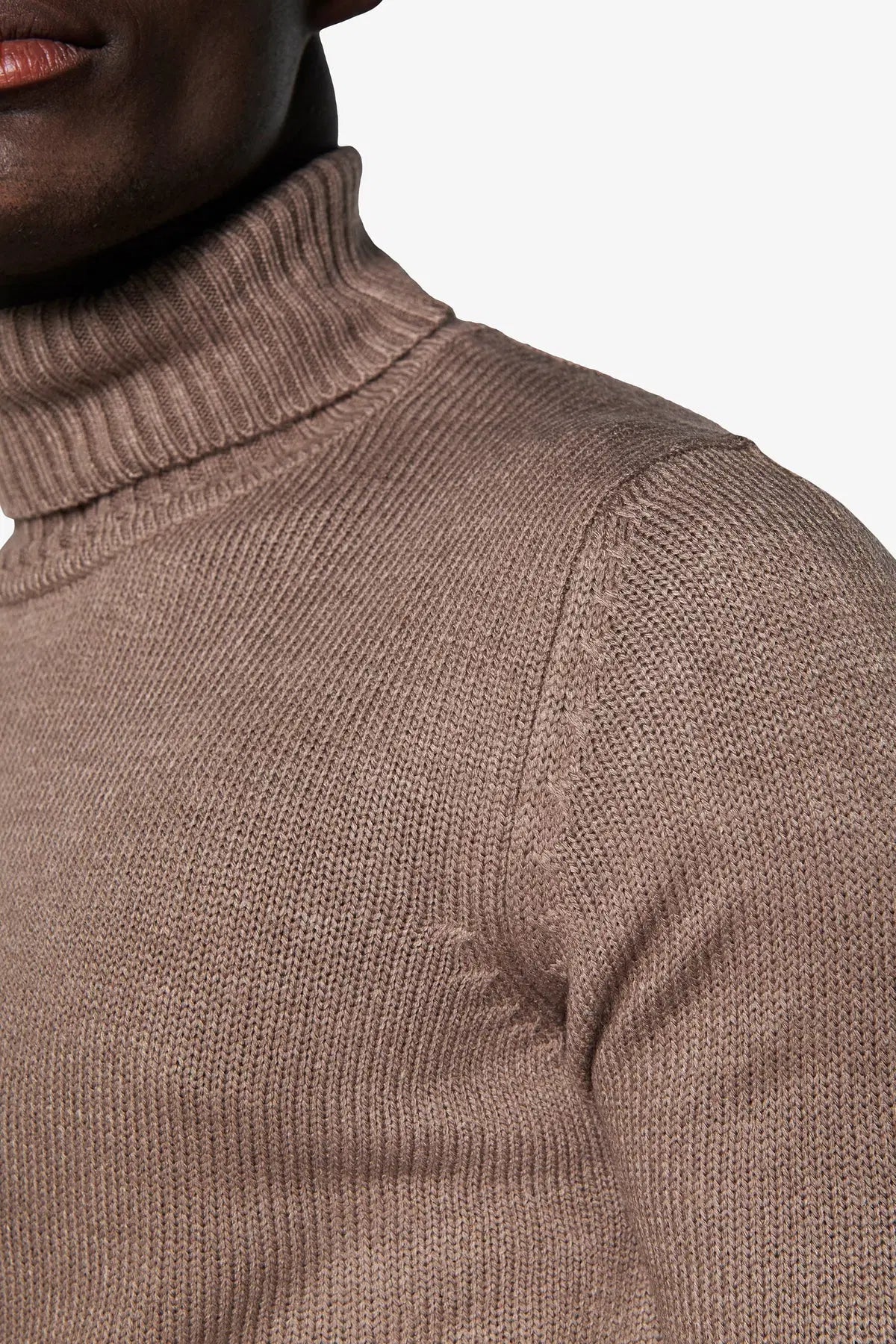 Pulover cu guler pe gât YUTM18-4007 Maro