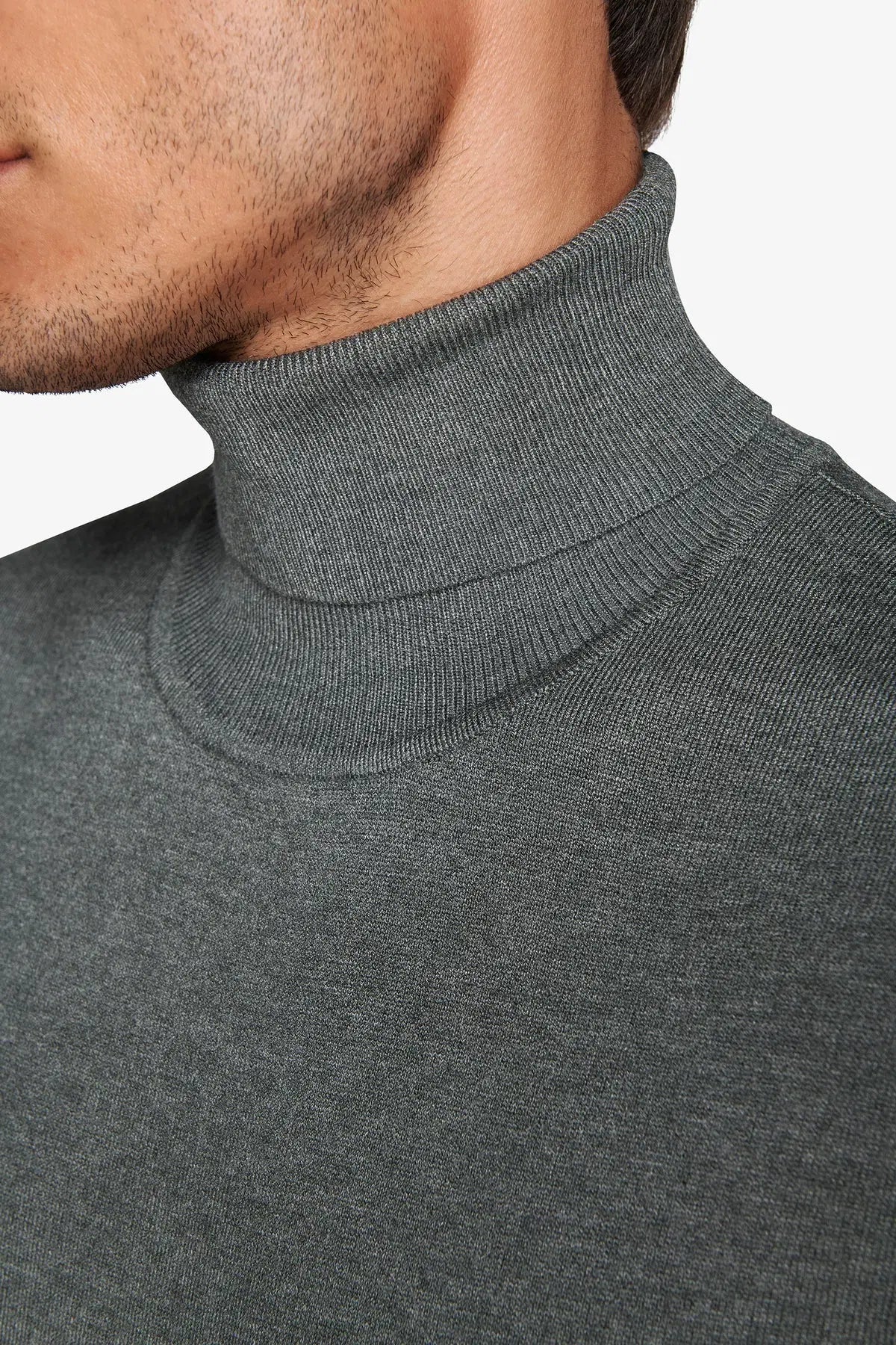 Pulover cu guler pe gât CAIM18-1401 Verde