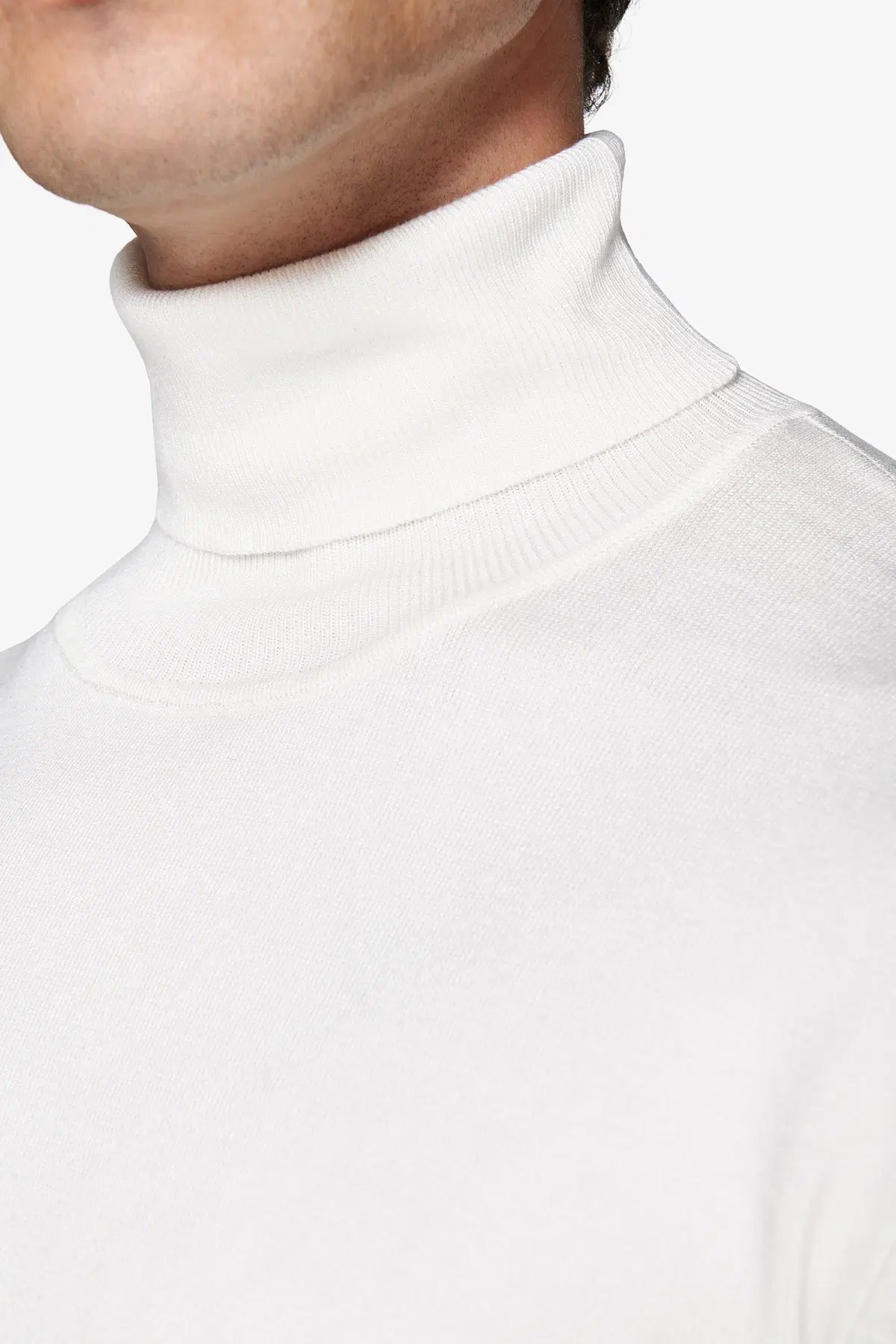 Pulover cu guler pe gât CAIM18-1401 Alb